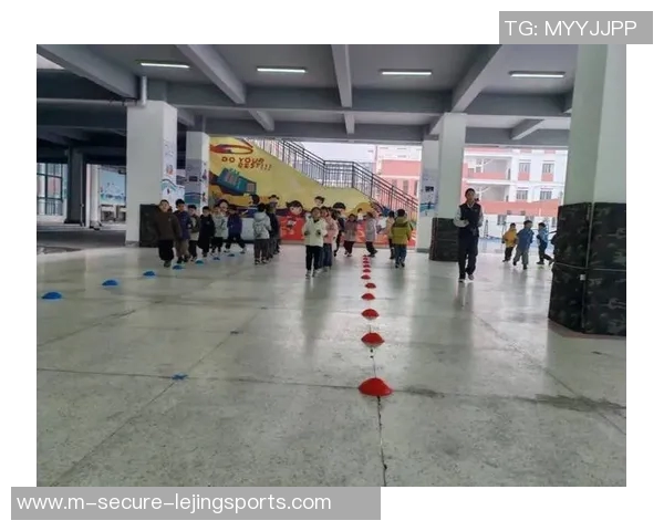 小学体育课游戏比赛的创新玩法与团队合作精神的培养探讨